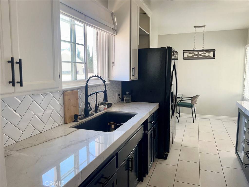 Van Nuys, CA 91406,7662 Paso Robles AVE