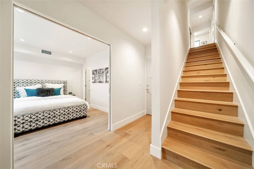Toluca Lake, CA 91602,10614 Kareen CT