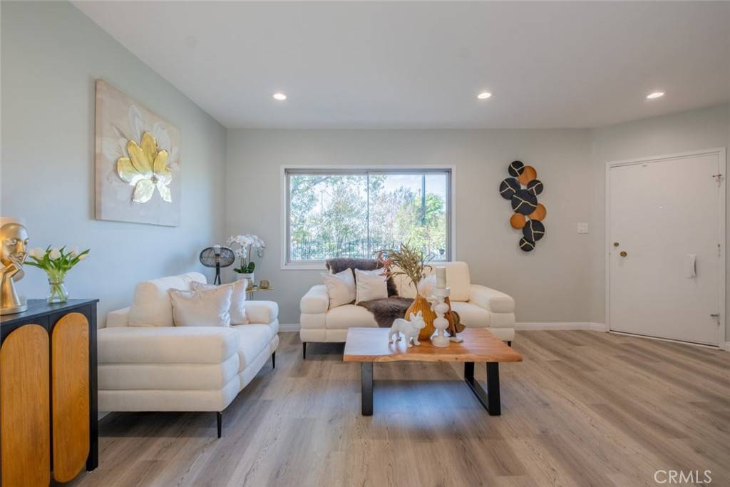 Burbank, CA 91505,244 N Hollywood WAY