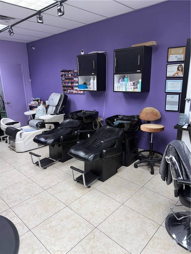 Montrose, CA 91020,4050 La Crescenta Ave. #A