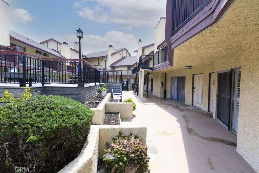 La Crescenta, CA 91214,2850 Montrose AVE #6