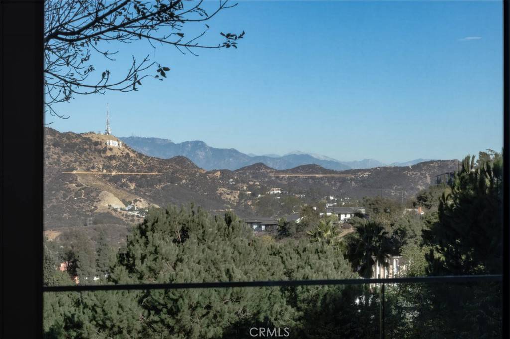 Los Angeles, CA 90068,7350 Pacific View DR