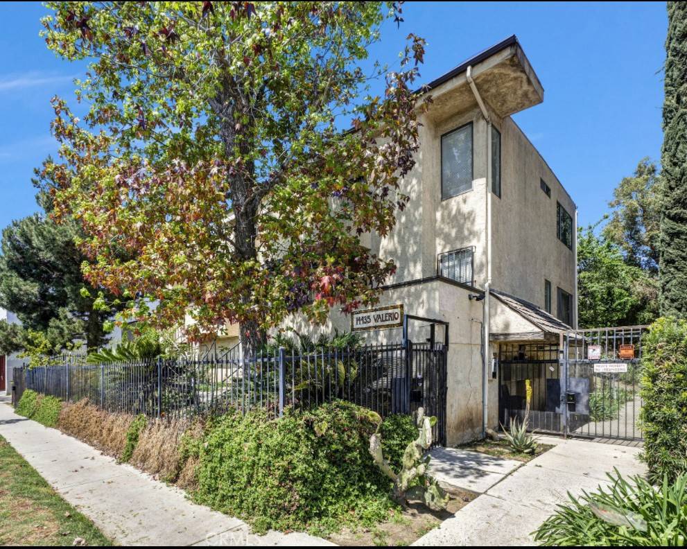 Van Nuys, CA 91405,14435 Valerio ST #17