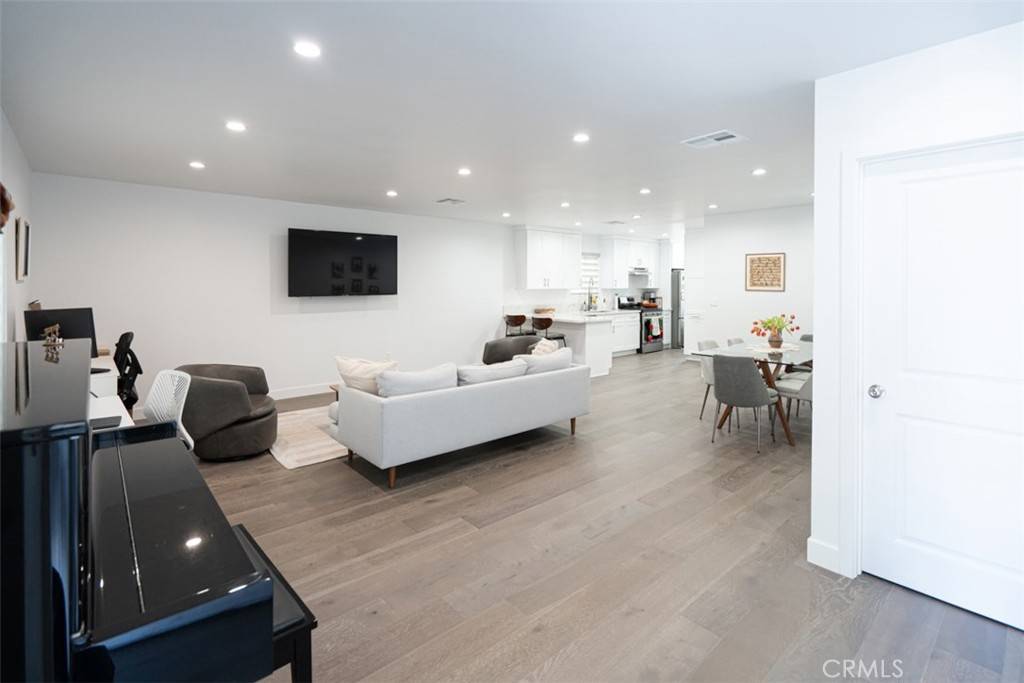 Burbank, CA 91504,2848 N Frederic ST N