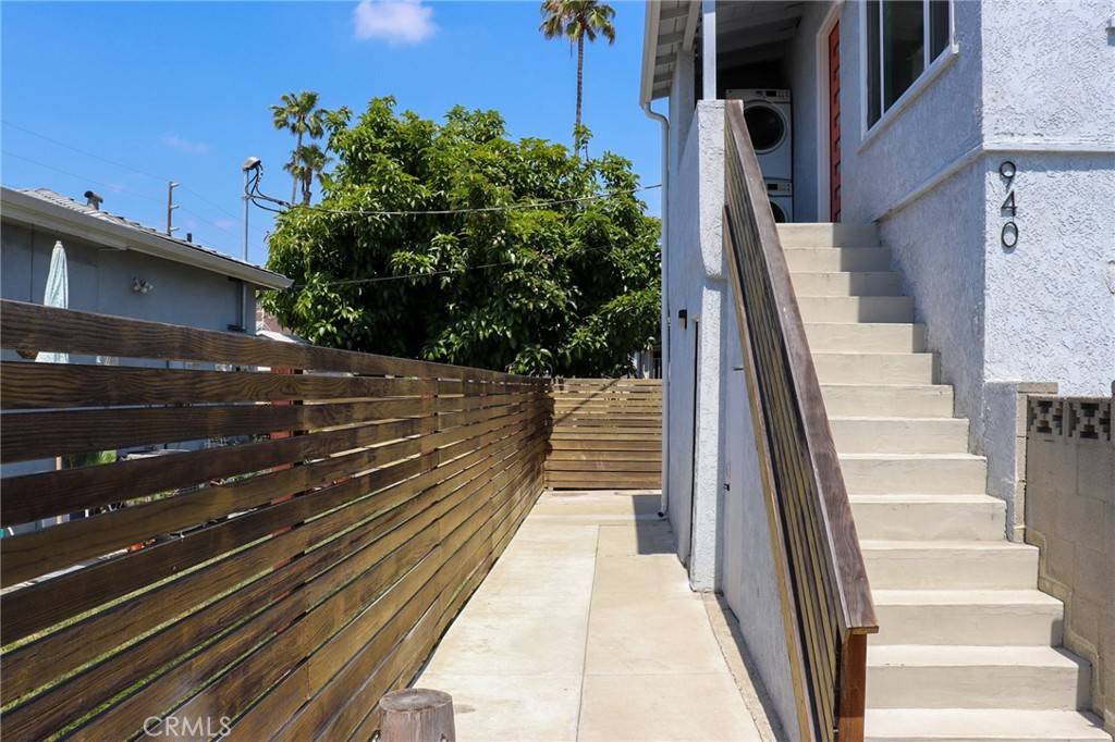 Burbank, CA 91505,940 N Naomi