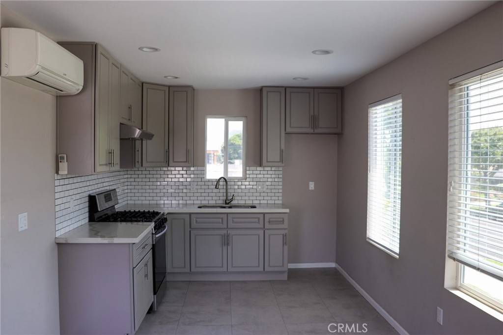 Burbank, CA 91505,940 N Naomi