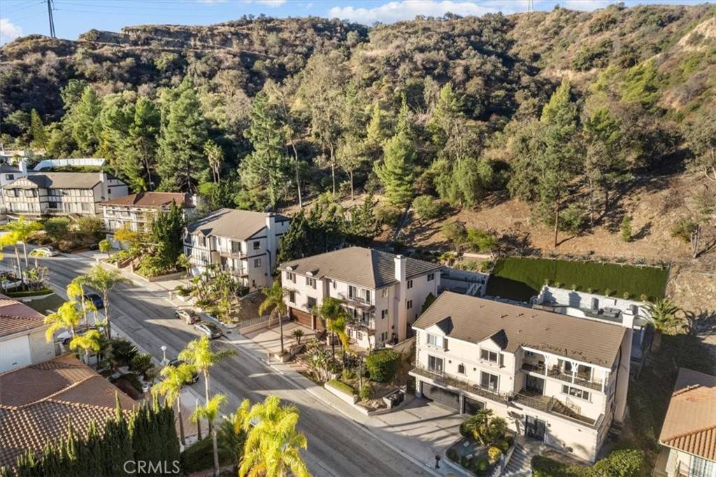 Glendale, CA 91208,3435 Oakmont View DR