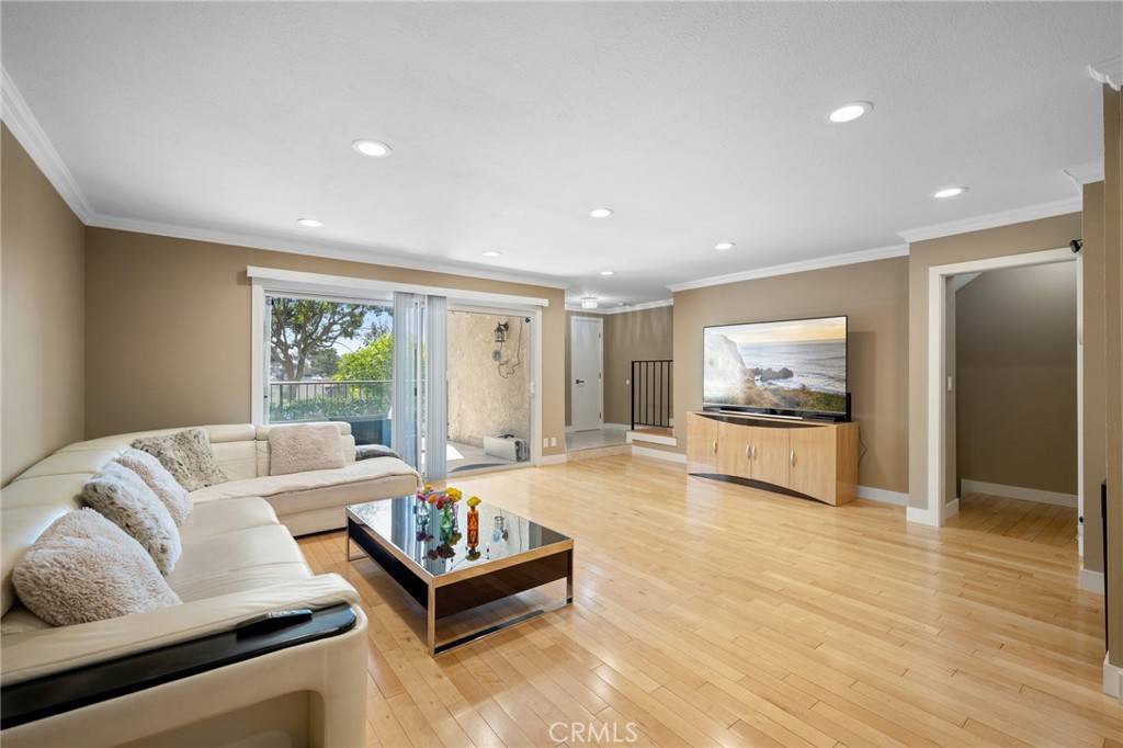 Burbank, CA 91504,9728 Via Siena