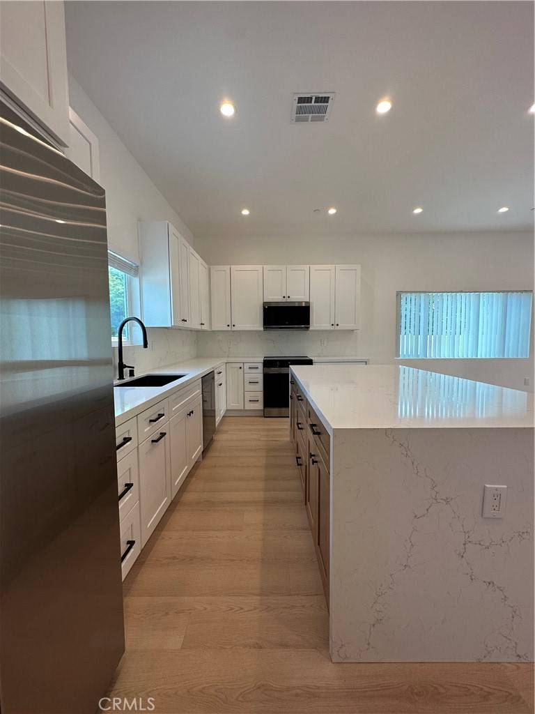 Granada Hills, CA 91344,15816 Kingsbury St