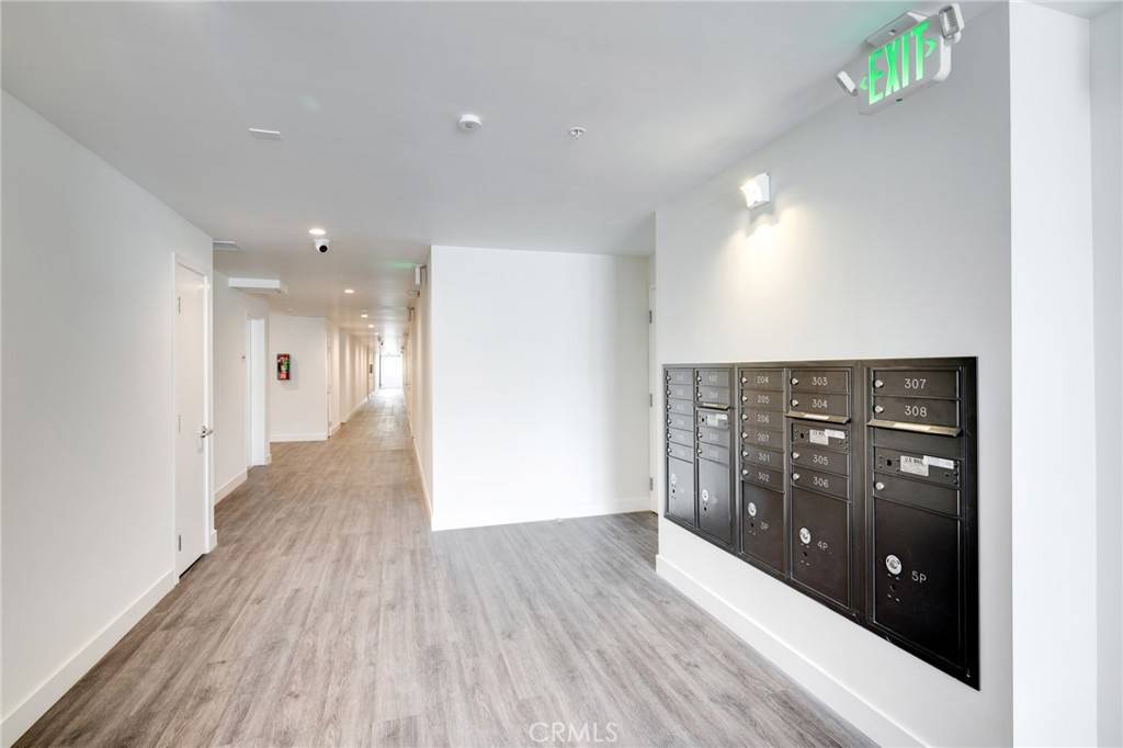 Van Nuys, CA 91405,14526 Hartland ST #104