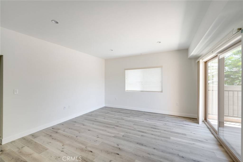 Van Nuys, CA 91405,14526 Hartland ST #104