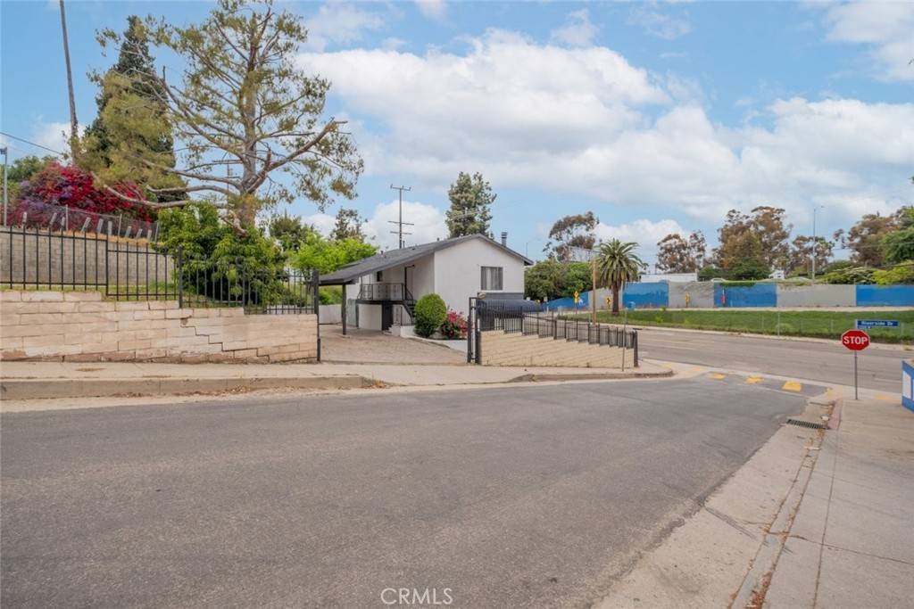 Los Angeles, CA 90039,2254 Riverside DR