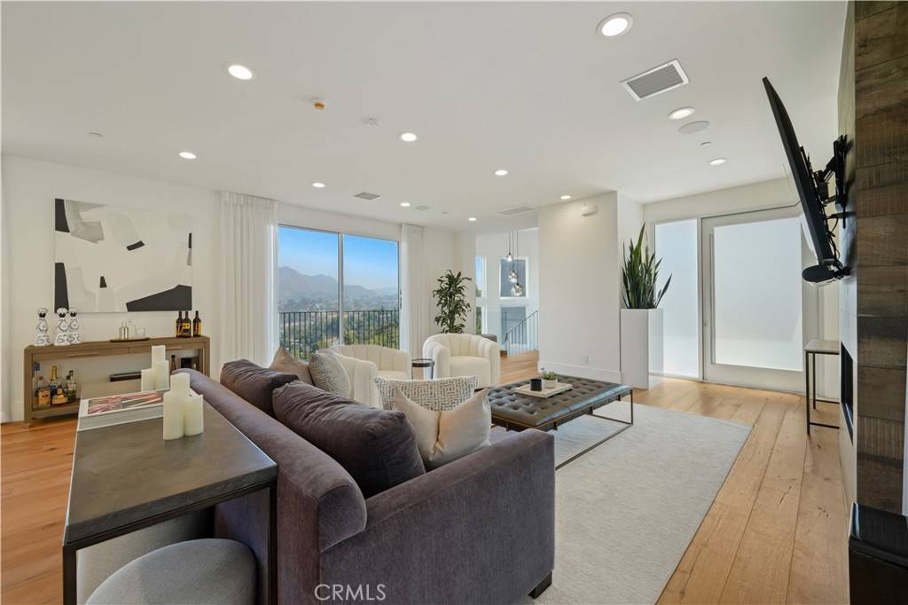 Los Angeles, CA 90068,3548 1/2 Multiview DR