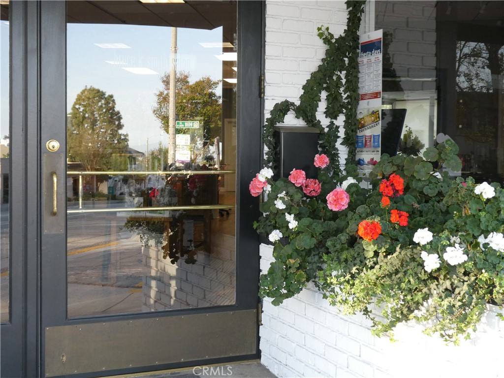 La Canada Flintridge, CA 91011,1101 Foothill BLVD