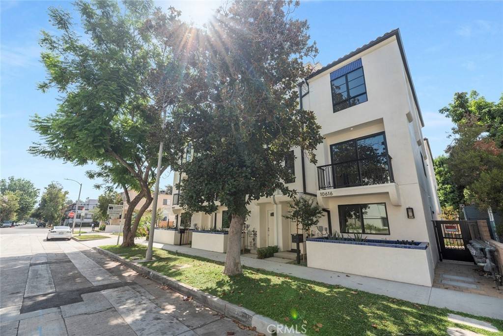 Toluca Lake, CA 91602,10614 Kareen CT