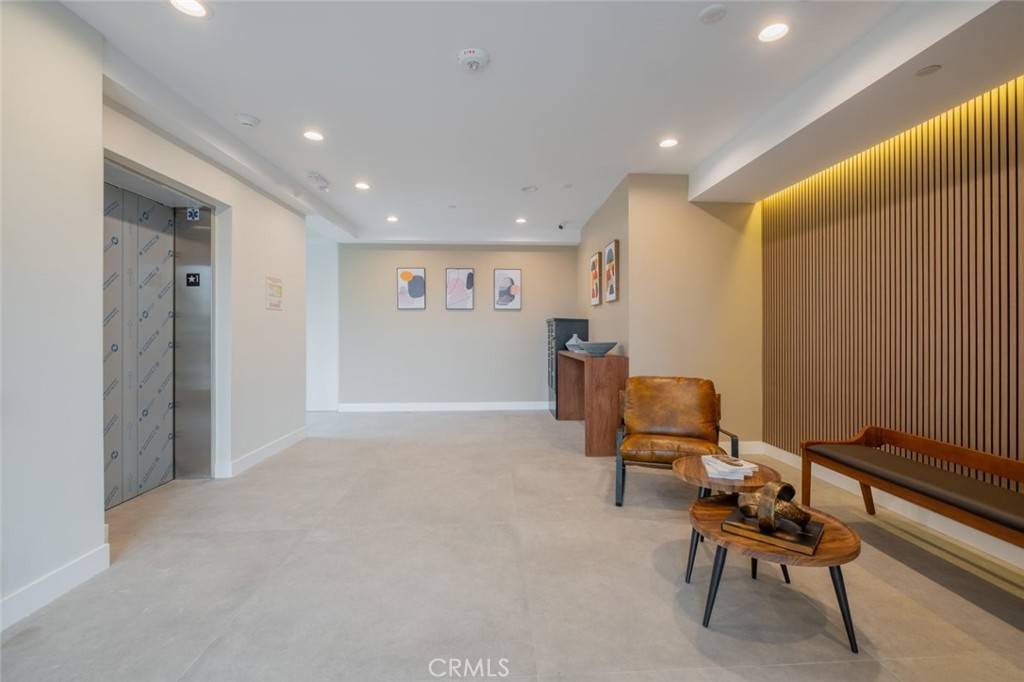 Tujunga, CA 91042,10218 Fernglen #302