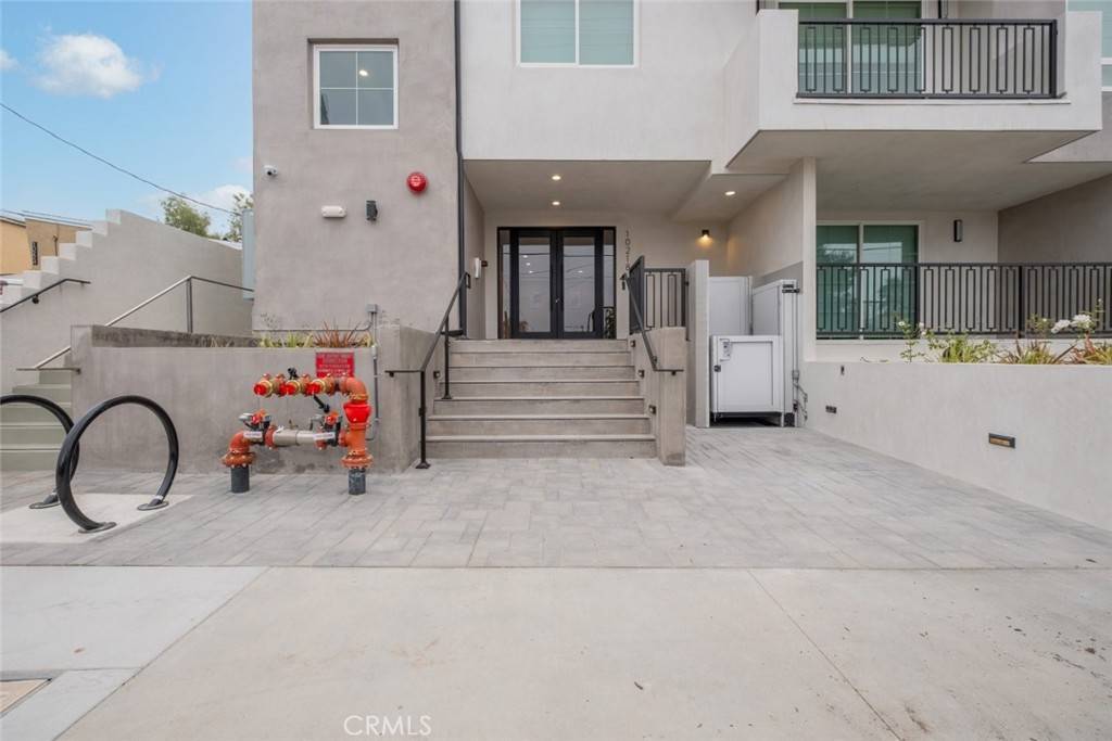 Tujunga, CA 91042,10218 Fernglen #302