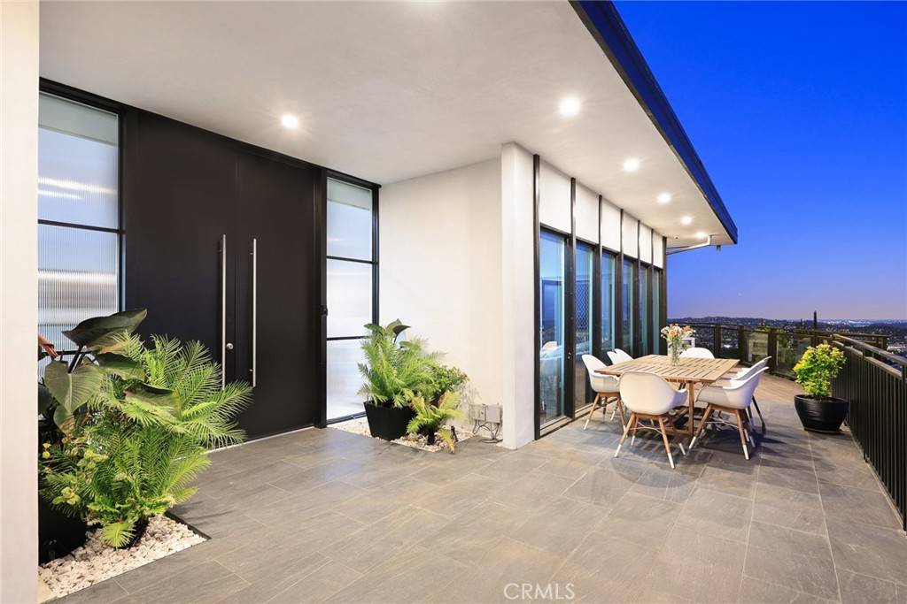 Glendale, CA 91207,1840 Deermont RD