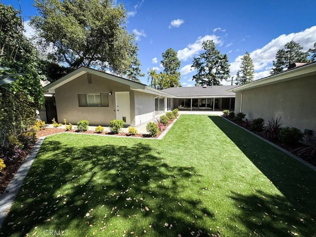 Glendale, CA 91208,3239 Country Club DR