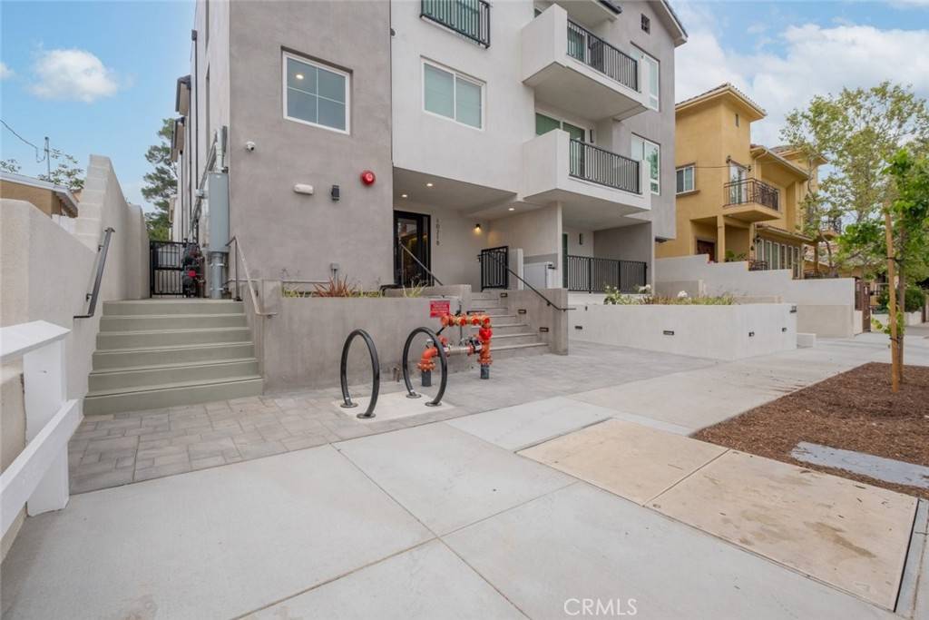 Tujunga, CA 91042,10218 Fernglen #301