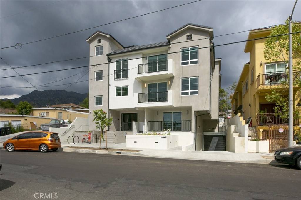 Tujunga, CA 91042,10218 Fernglen #203