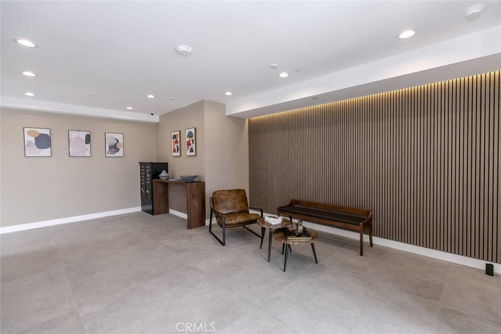 Tujunga, CA 91042,10218 Fernglen #103