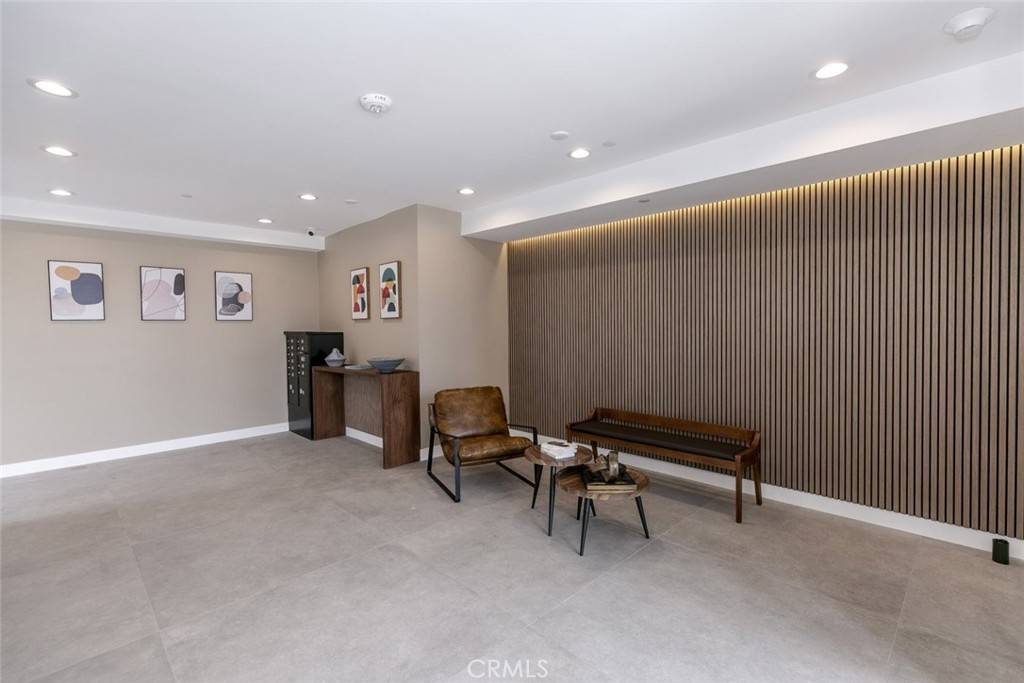 Tujunga, CA 91042,10218 Fernglen #201