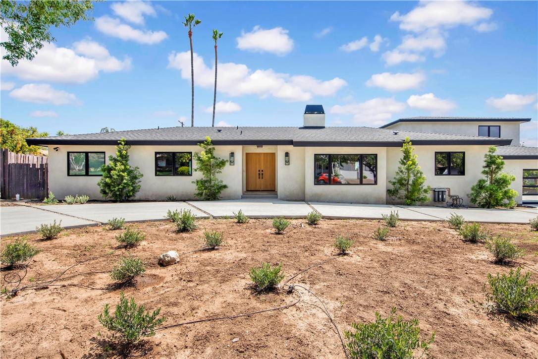 Sunland, CA 91040,10742 Walnut DR