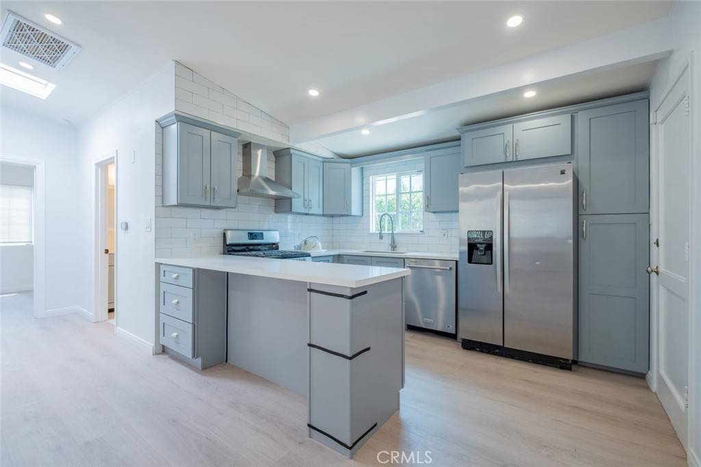 Panorama City, CA 91402,7865 Cantaloupe AVE