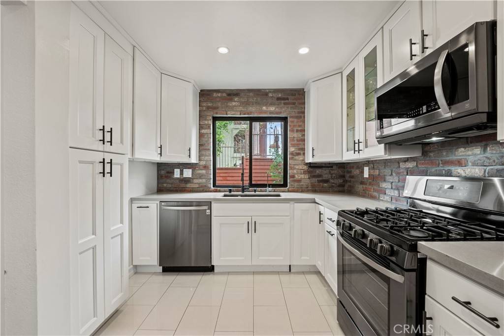 Burbank, CA 91504,230 Bethany RD #128