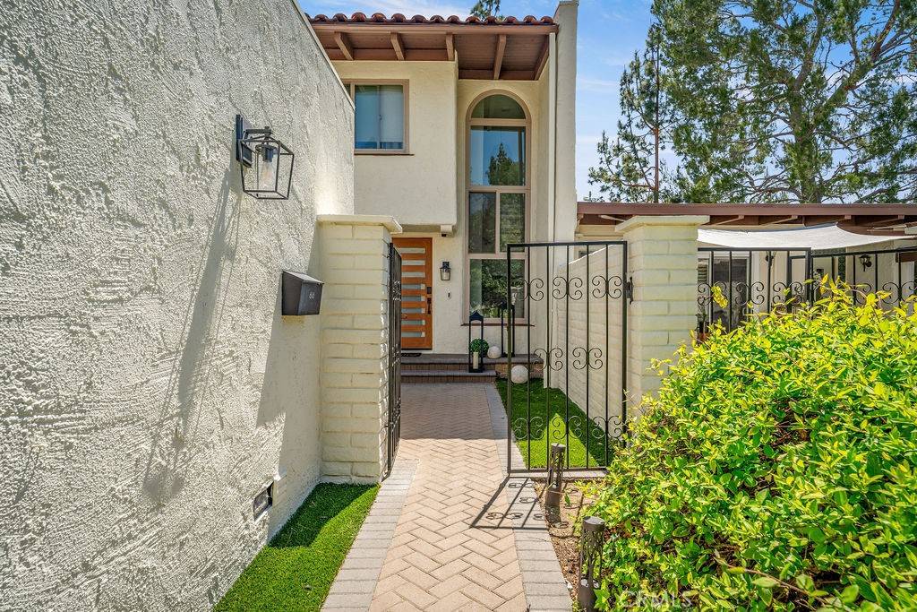 Thousand Oaks, CA 91360,616 Knollview LN
