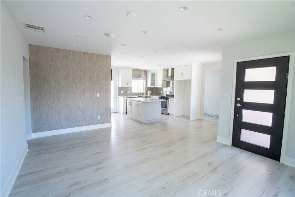 Burbank, CA 91504,7768 Shadyspring DR