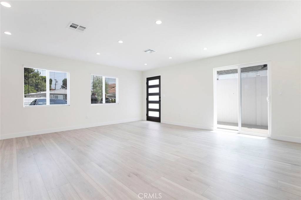 North Hollywood, CA 91605,7757 Van Noord AVE