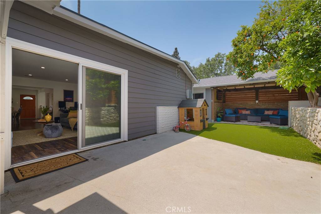 La Crescenta, CA 91214,3727 3rd AVE