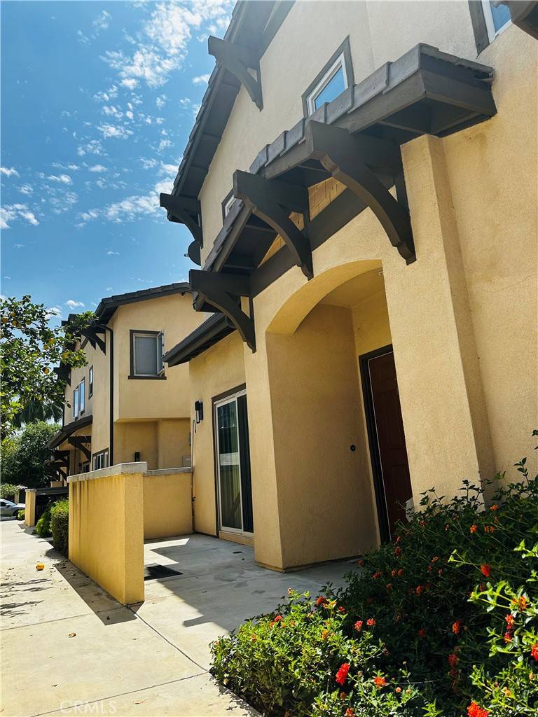 Covina, CA 91723,275 W center ST #5