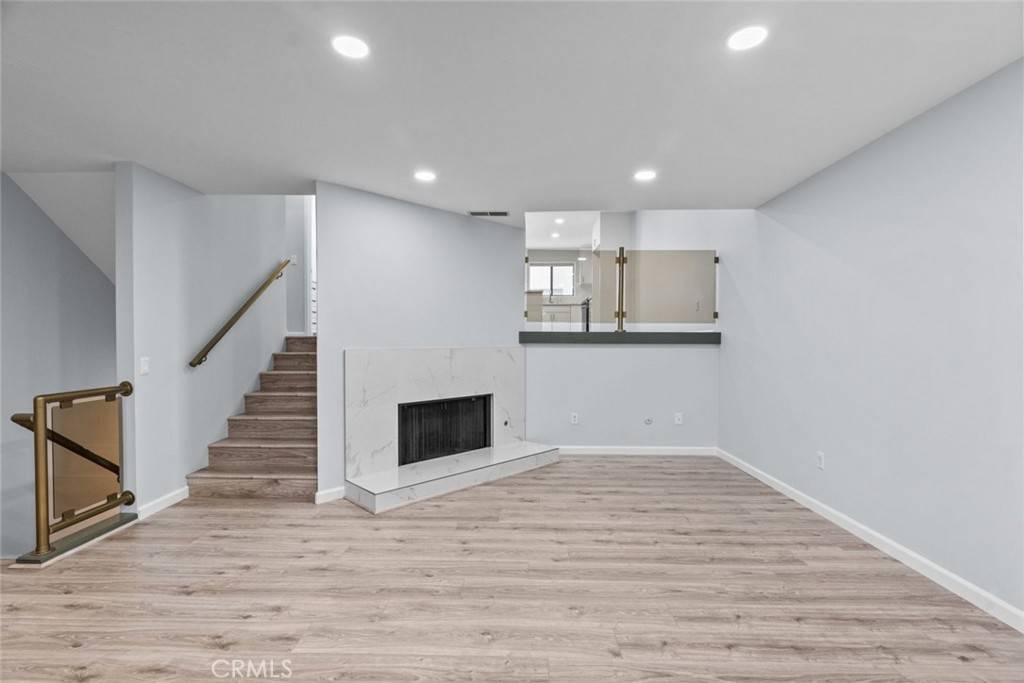 Canoga Park, CA 91303,7130 Glade AVE #D