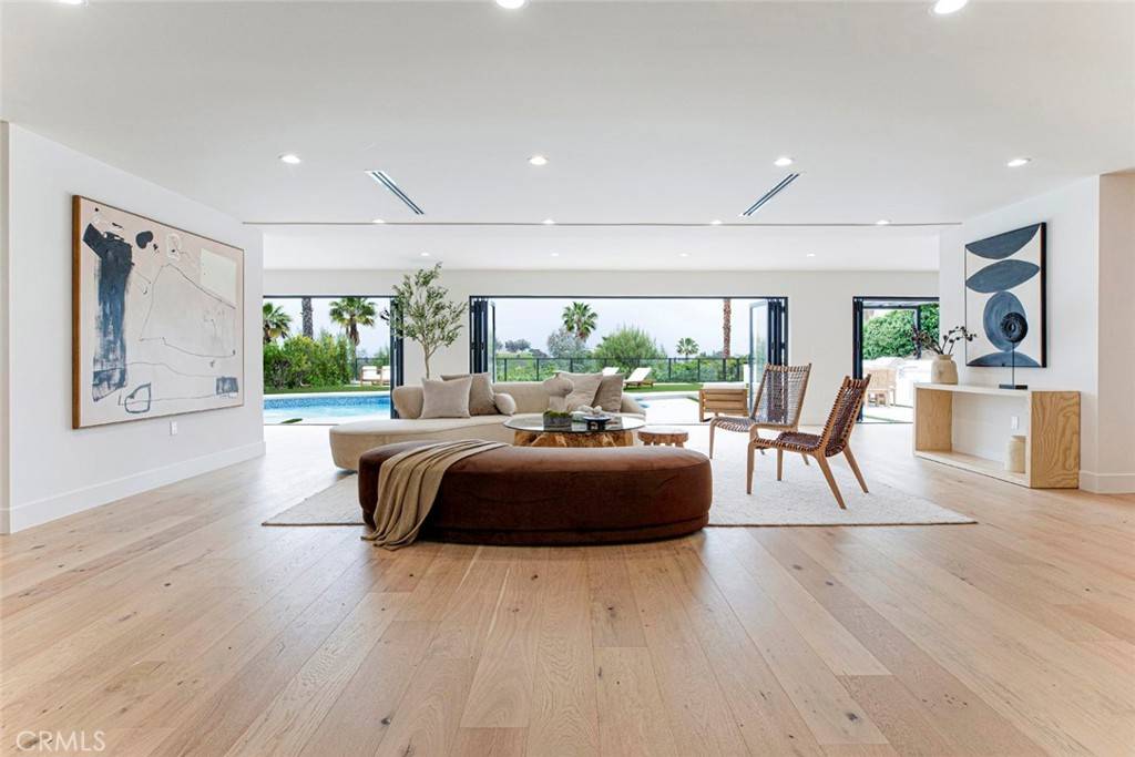 Encino, CA 91316,18101 Green Meadow DR