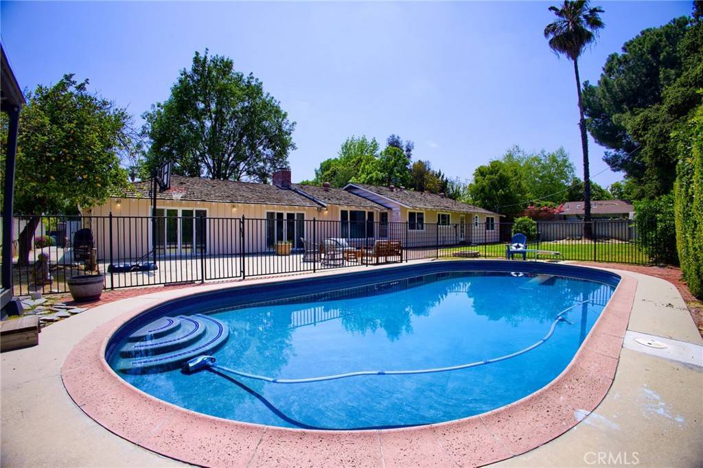 Northridge, CA 91325,18041 Acre ST