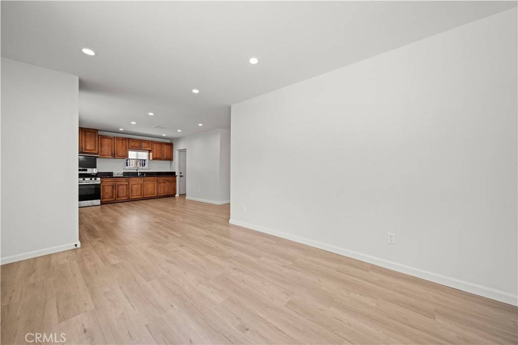 Burbank, CA 91502,252 W Tujunga AVE