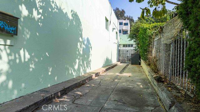 Los Angeles, CA 90026,1818 Glendale BLVD