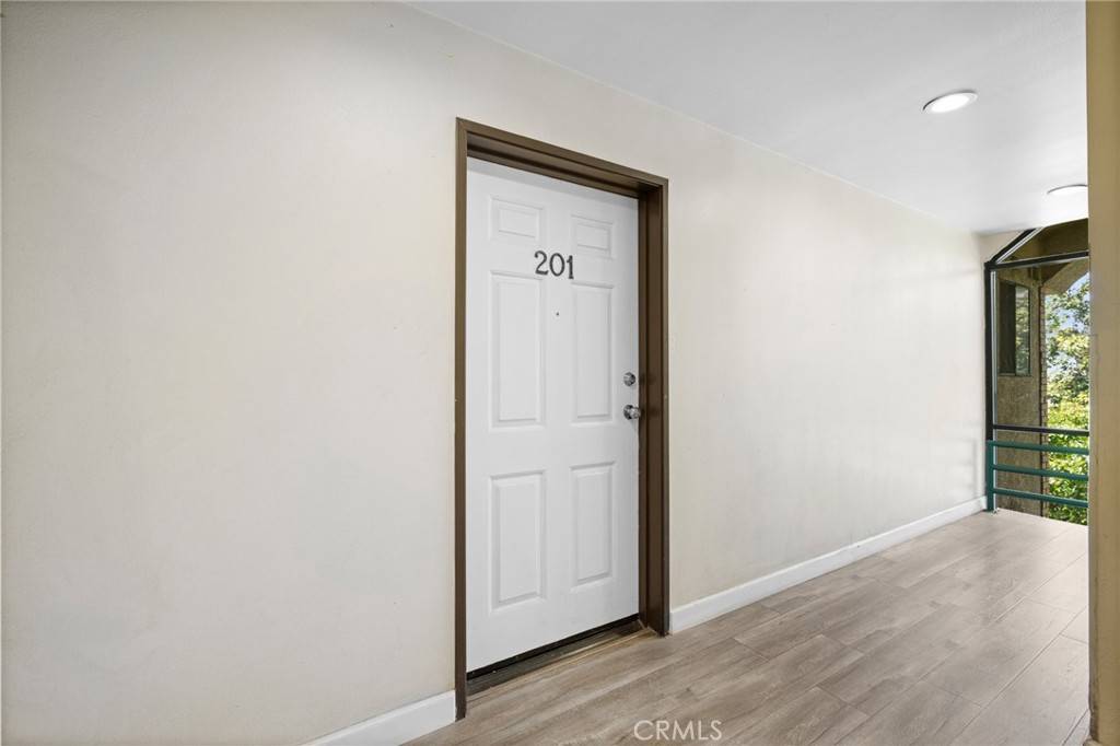 Glendale, CA 91202,450 W Dryden ST #201