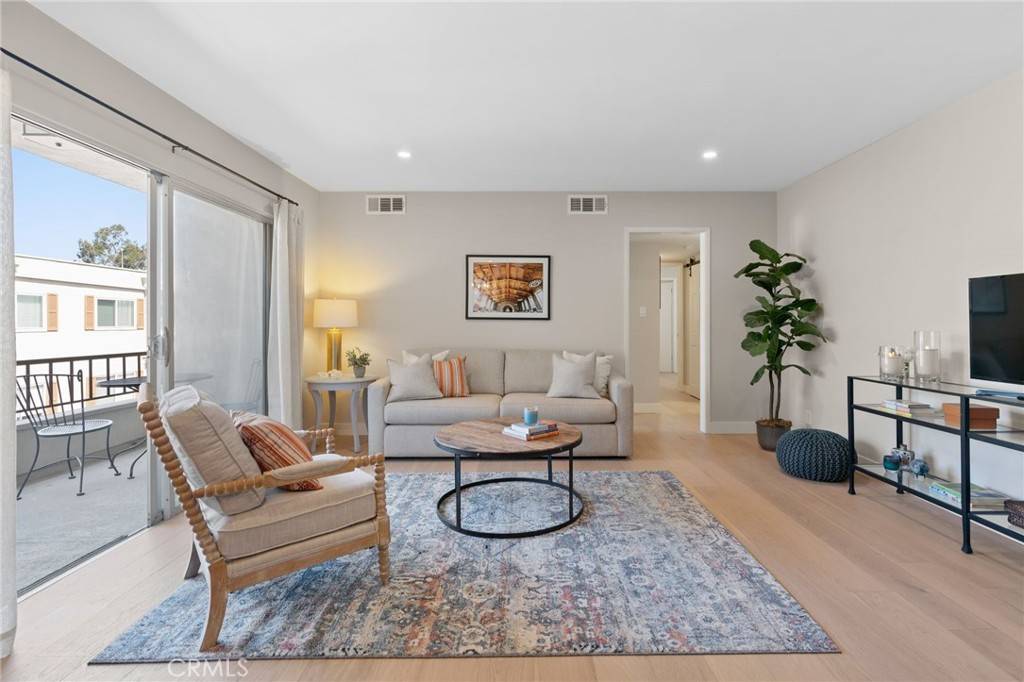 North Hollywood, CA 91602,10707 Camarillo ST #314