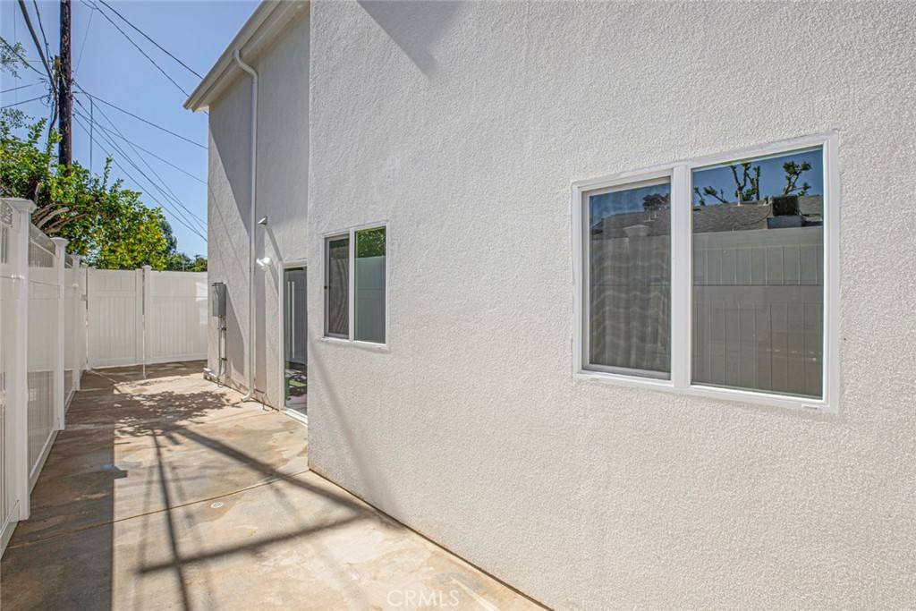 Reseda, CA 91335,6638 Lindley AVE