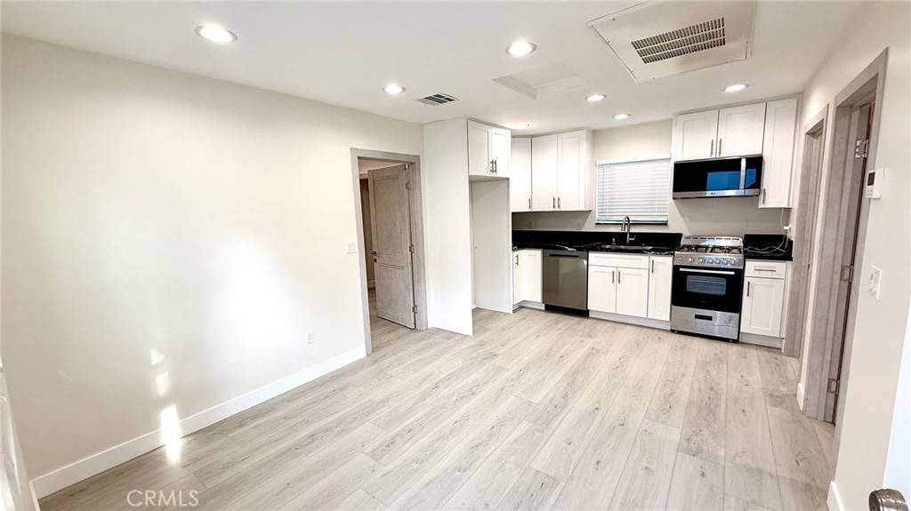Granada Hills, CA 91342,11022 Louise AVE