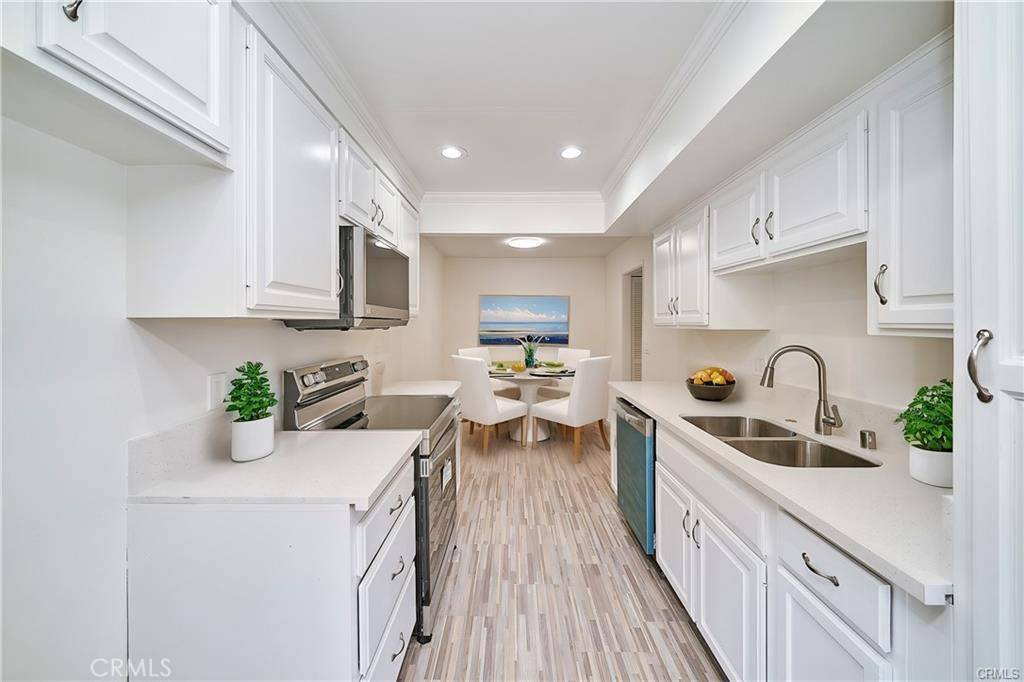 Glendale, CA 91208,3481 Stancrest DR #302