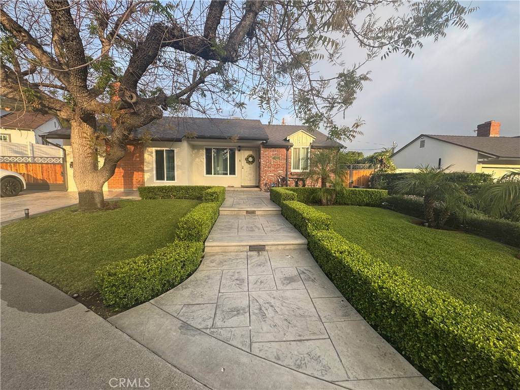 Sunland, CA 91040,10215 quill