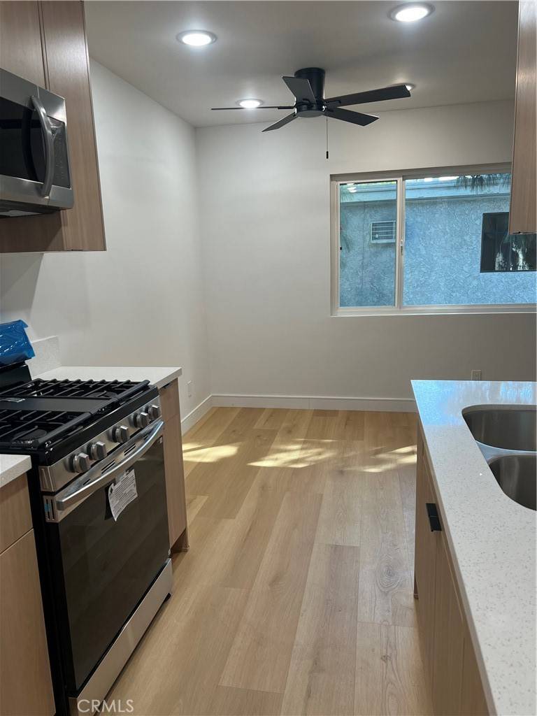 Panorama City, CA 91402,14805 Chase ST #224