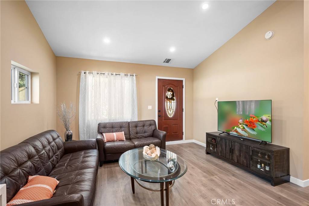 Sylmar, CA 91342,13988 Raven ST