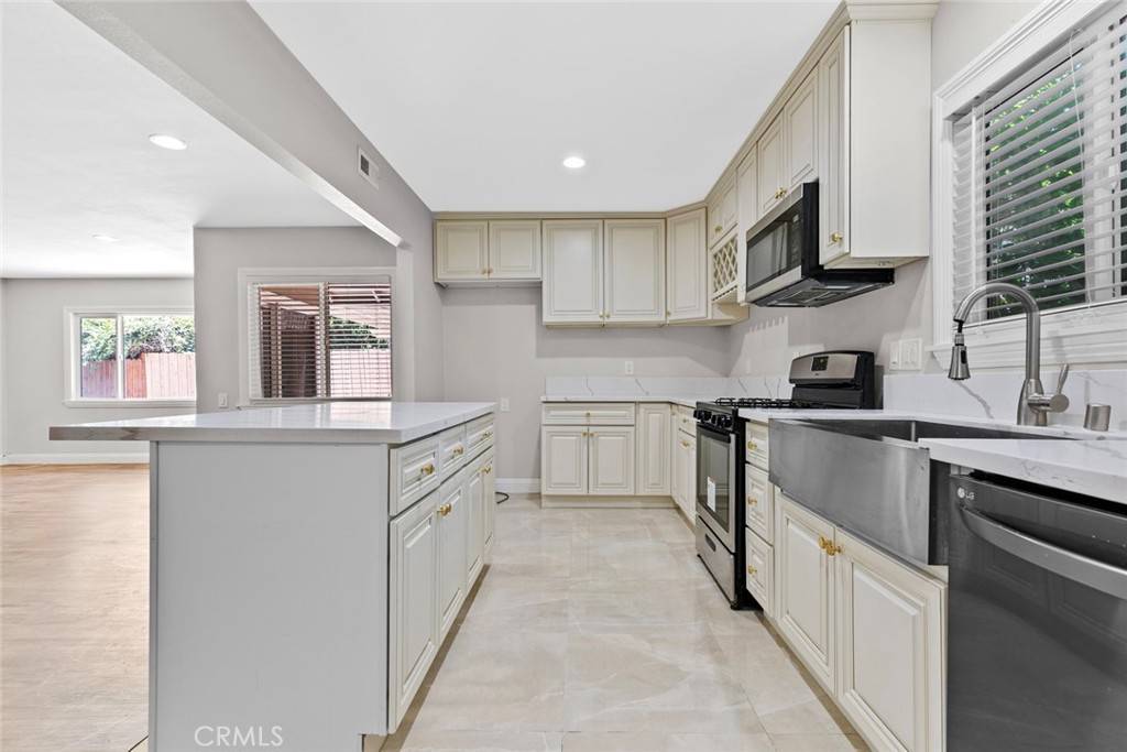 Reseda, CA 91335,6711 Rhea AVE