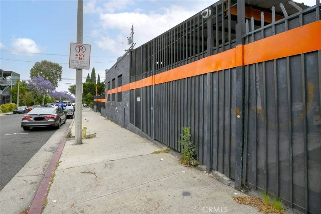 West Hollywood, CA 90046,7504 Santa Monica BLVD